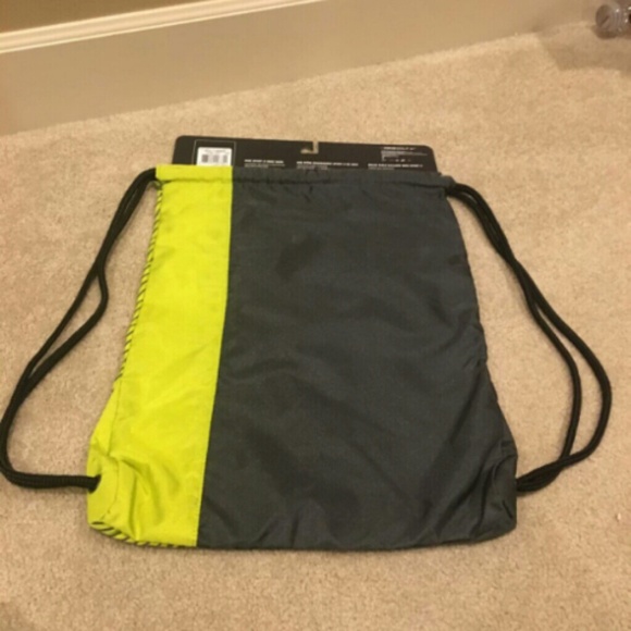Yellow nike bag - Picture 2 of 2